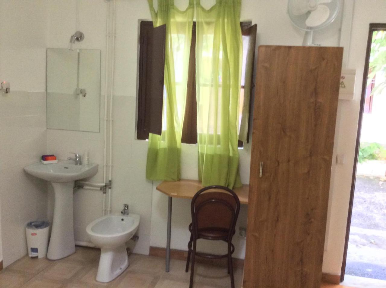 Local Duarte's Guest house *